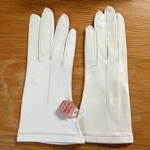 Women's fine leather gloves. Made in Italy. Size 7. Never worn. Washable.